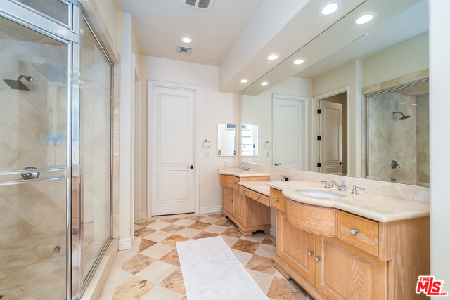 5 Bed Home for Sale in Venice, California