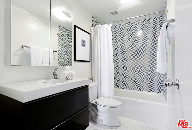 1 Bed Home for Sale in Los Angeles, California