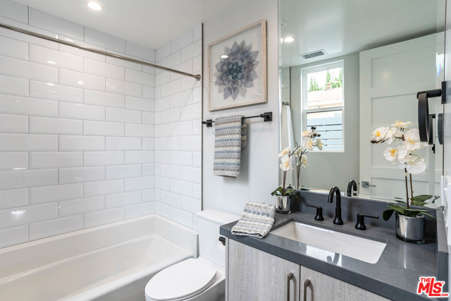 2423 Rockefeller Lane, Redondo Beach, California 90278, 5 Bedrooms Bedrooms, ,5 BathroomsBathrooms,Residential,Sold,Rockefeller,20581390