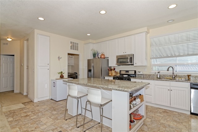 650 S Rancho Santa Fe Rd