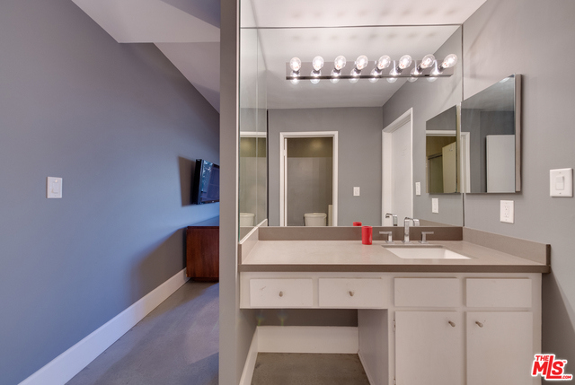 1 Bed Home for Sale in Los Angeles, California