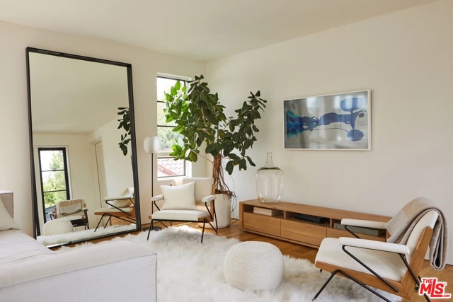 5 Bed Home for Sale in Los Angeles, California