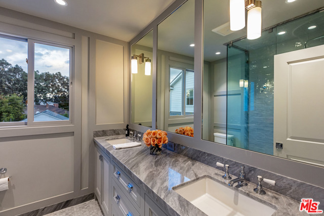 6 Bed Home for Sale in Los Angeles, California