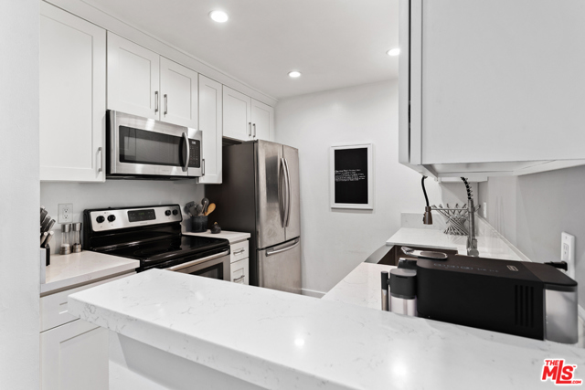1 Bed Home for Sale in Playa del Rey, California