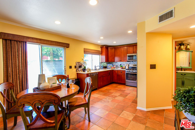 3 Bed Home for Sale in Hawthorne, California