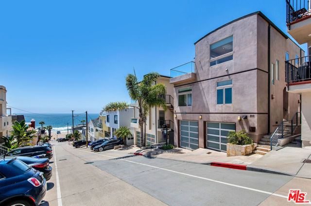 209 42ND Street, Manhattan Beach, California 90266, 3 Bedrooms Bedrooms, ,3 BathroomsBathrooms,Residential,Sold,42ND,20581222
