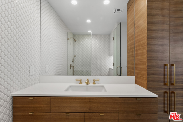 1 Bed Home for Sale in Pacific Palisades, California