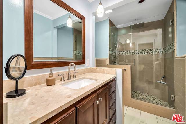 1 Bed Home for Sale in Playa del Rey, California
