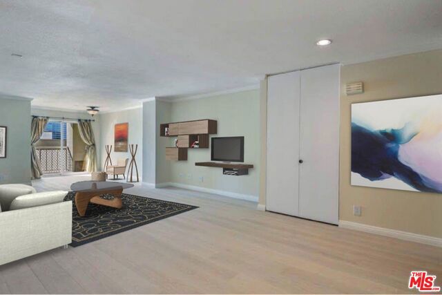 1 Bed Home for Sale in Los Angeles, California