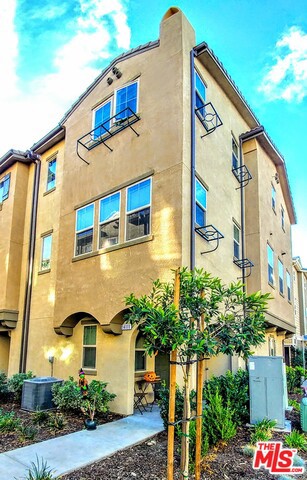 3 Bed Home for Sale in Van Nuys, California