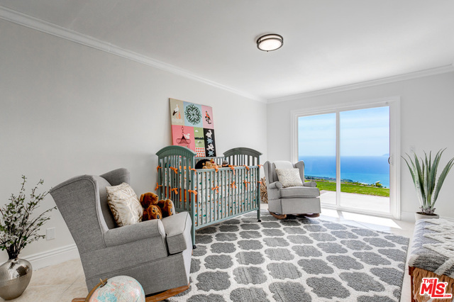 61 OCEANAIRE Drive, Rancho Palos Verdes, California 90275, 3 Bedrooms Bedrooms, ,3 BathroomsBathrooms,Residential,Sold,OCEANAIRE,19451576