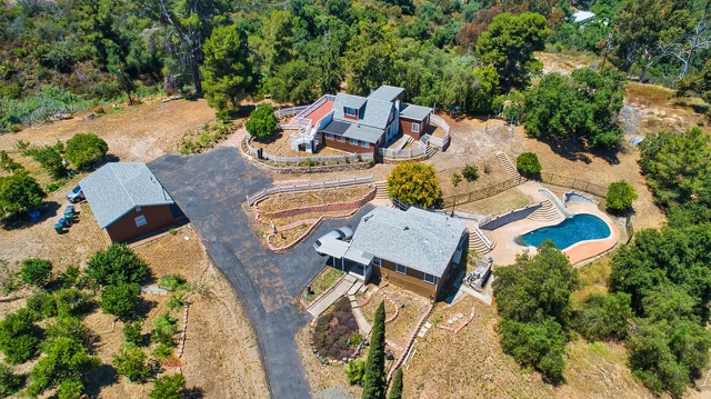 2101 Fallen Leaf Ln