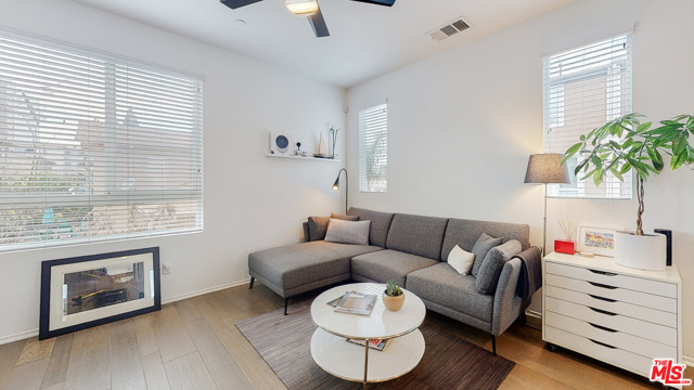 2 Bed Home for Sale in Van Nuys, California