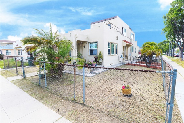 406 E Plaza Blvd.