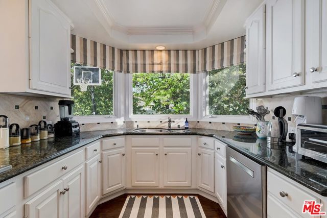 5 Bed Home for Sale in Pacific Palisades, California