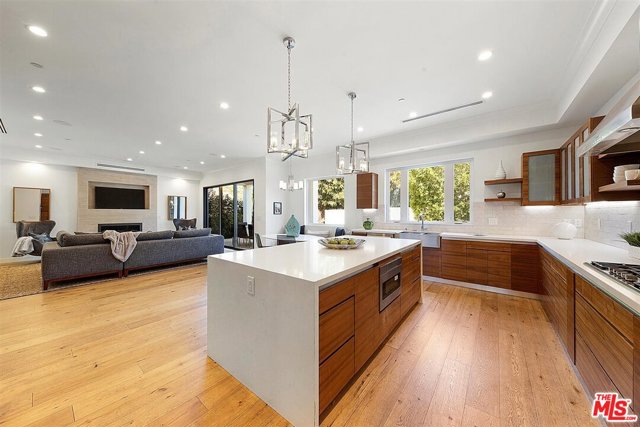 6 Bed Home for Sale in Sherman Oaks, California