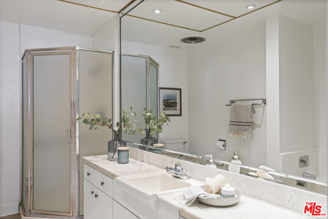 1 Bed Home for Sale in Los Angeles, California