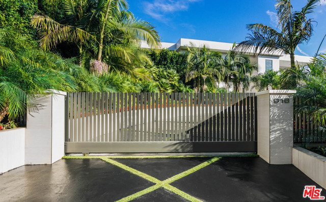 7 Bed Home for Sale in Beverly Hills, California