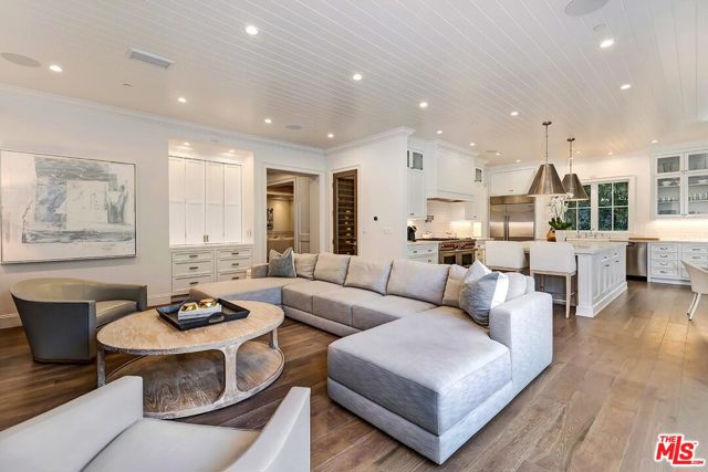 5 Bed Home for Sale in Los Angeles, California