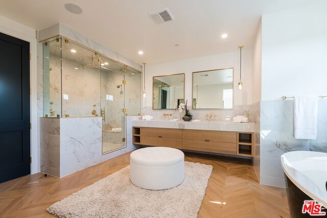 5 Bed Home for Sale in Studio City, California