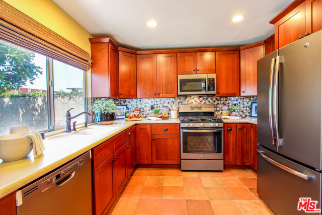 3 Bed Home for Sale in Hawthorne, California
