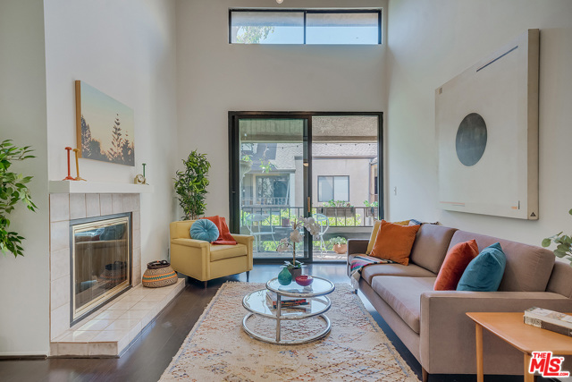1 Bed Home for Sale in Playa del Rey, California