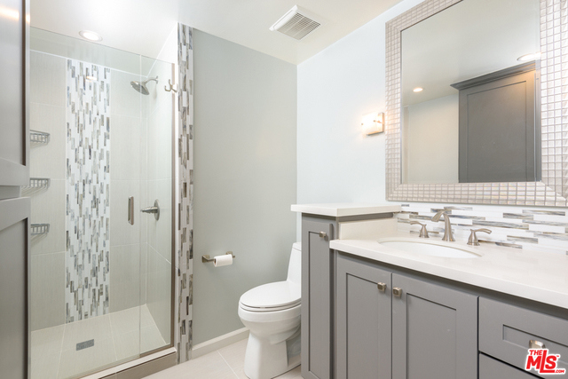 Second bath downstairs (en suite)