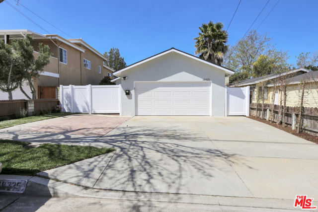 18325 GREVILLEA Avenue, Redondo Beach, California 90278, 4 Bedrooms Bedrooms, ,3 BathroomsBathrooms,Residential,Sold,GREVILLEA,17216624