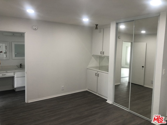 1 Bed Home for Sale in Playa del Rey, California