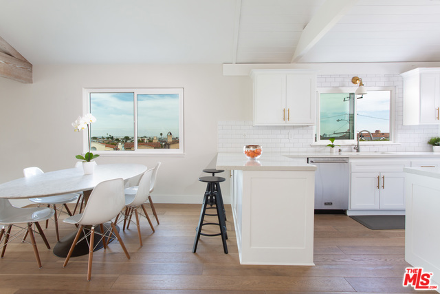 1246 19TH Street, Hermosa Beach, California 90254, 3 Bedrooms Bedrooms, ,2 BathroomsBathrooms,Residential,Sold,19TH,20568958