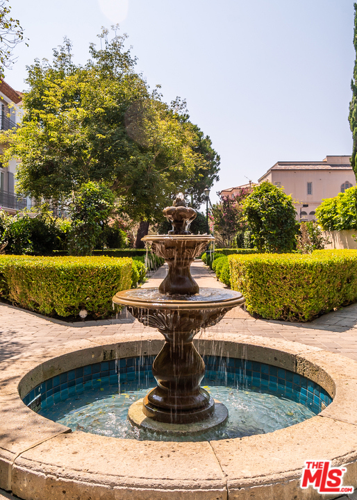 5 Bed Home for Sale in Venice, California