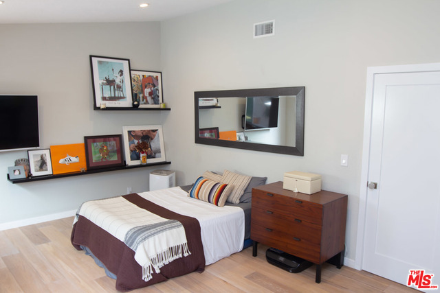 another view - 2nd bed