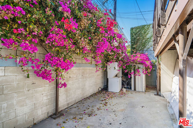  Income Home for Sale in Venice, California