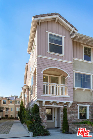 2 Bed Home for Sale in Los Angeles, California