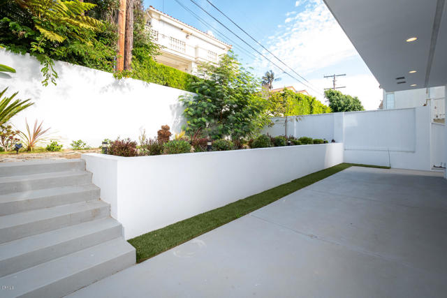 GYP_504 S Francisca Ave_080_MLS