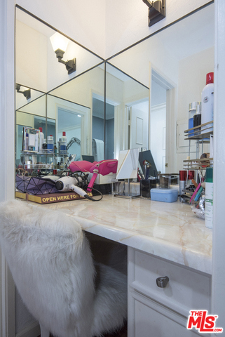 1 Bed Home for Sale in Los Angeles, California