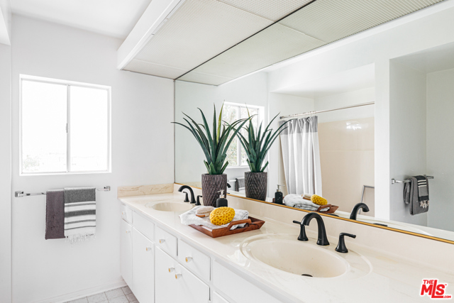 5 Bed Home for Sale in Playa del Rey, California