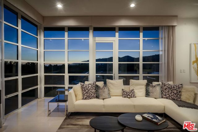 Photo of 870 Haverford Avenue #302, Pacific Palisades, CA 90272