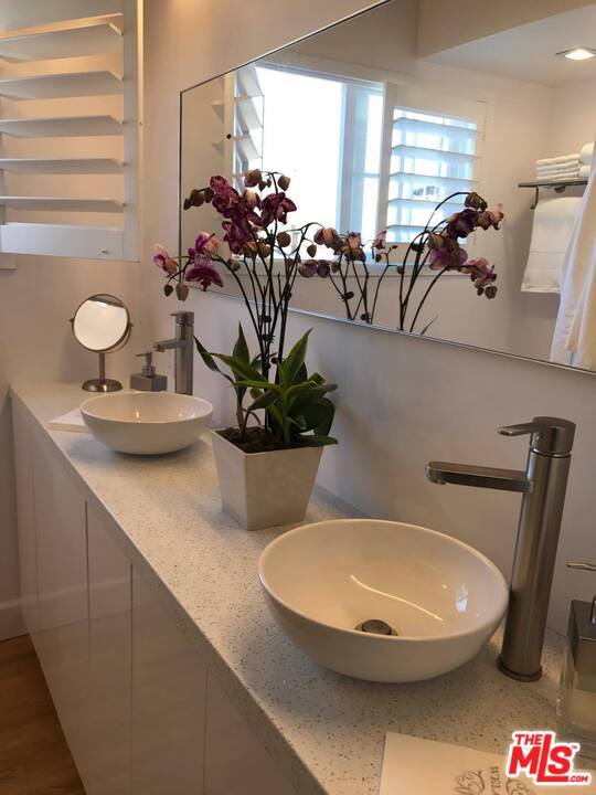 333 19Th Street, Manhattan Beach, California 90266, 5 Bedrooms Bedrooms, ,3 BathroomsBathrooms,Residential,Sold,19Th,21678480