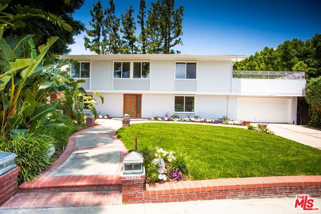 Photo of 24261 HATTERAS Street, Woodland Hills, CA 91367