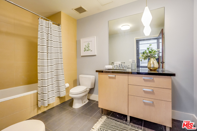 1 Bed Home for Sale in Los Angeles, California