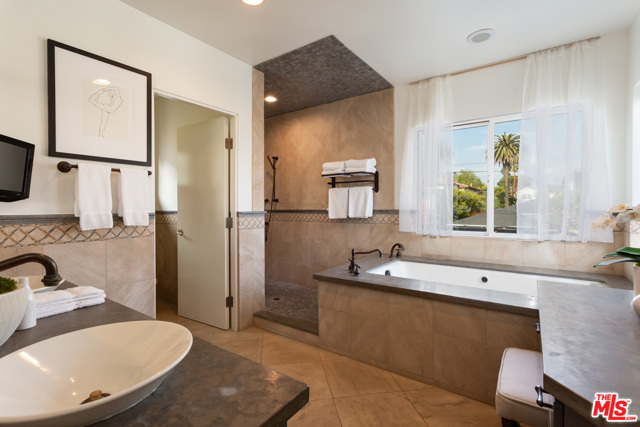 6 Bed Home for Sale in Santa Monica, California