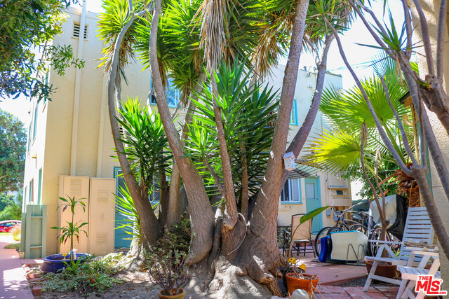 227 AVENUE F, Redondo Beach, California 90277, ,Residential Income,Sold,AVENUE F,19460230