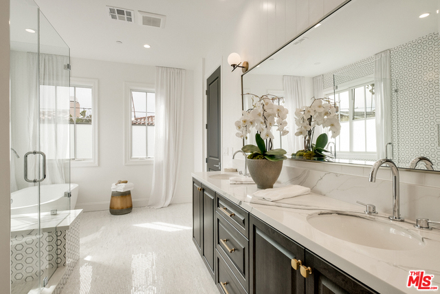 1813 OAK Avenue, Manhattan Beach, California 90266, 5 Bedrooms Bedrooms, ,4 BathroomsBathrooms,Residential,Sold,OAK,19433822