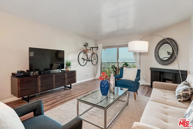 1 Bed Home for Sale in Los Angeles, California