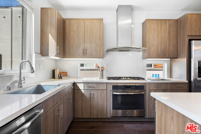 2 Bed Home for Sale in Los Angeles, California