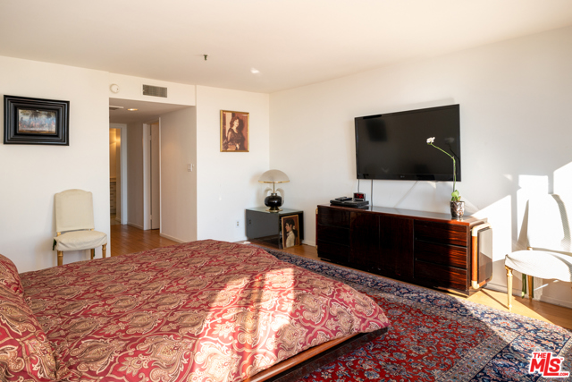 2 Bed Home for Sale in Los Angeles, California
