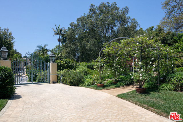5 Bed Home for Sale in Los Angeles, California