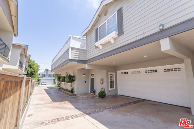 Garage/Driveway