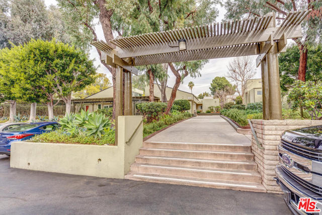 2 Bed Home for Sale in Culver City, California